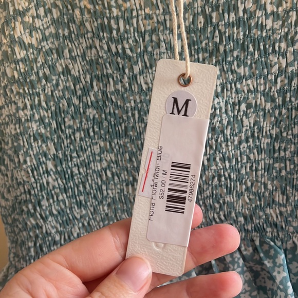 Long very fitted blue and white flowered dress - Picture 3 of 4